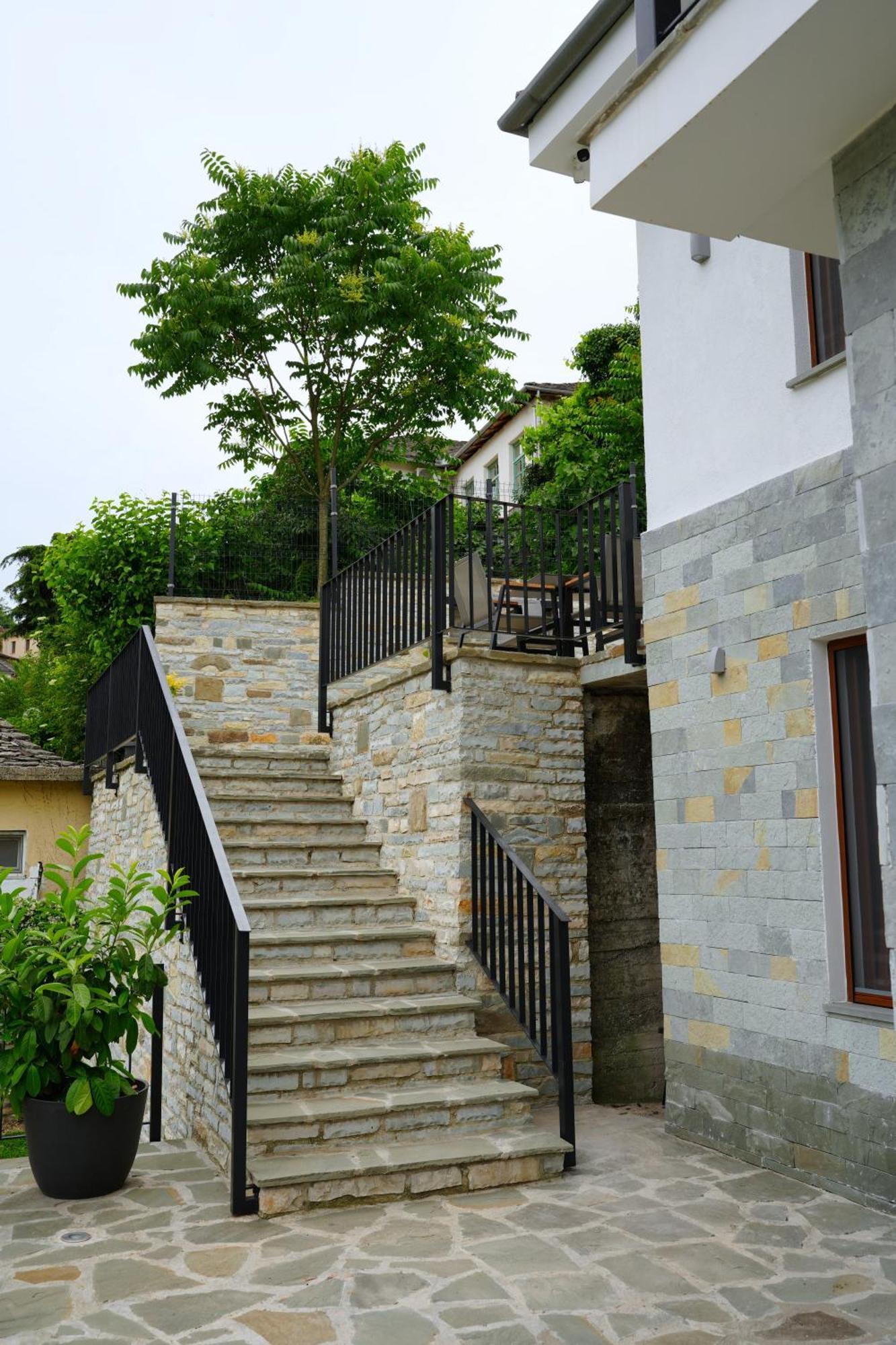 Castlefront Villa Gjirokastër 外观 照片